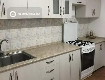 3-комнатная квартира, этаж 1 из 5, 70 м², на длительный срок