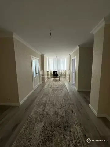 4-комнатная квартира, этаж 7 из 10, 160 м²