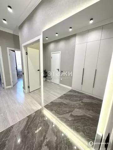 3-комнатная квартира, этаж 3 из 10, 64 м²