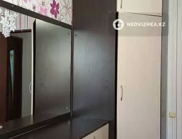 3-комнатная квартира, этаж 4 из 5, 65 м², на длительный срок