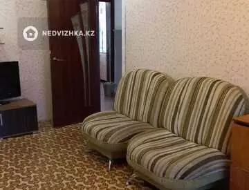 3-комнатная квартира, этаж 4 из 5, 65 м², на длительный срок