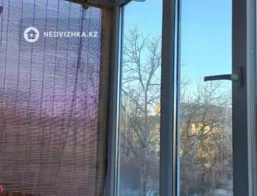 3-комнатная квартира, этаж 4 из 5, 65 м², на длительный срок