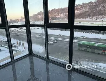 3-комнатная квартира, этаж 3 из 5, 80 м²
