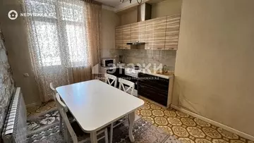 2-комнатная квартира, этаж 4 из 9, 74 м²