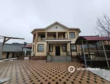 8-комнатный дом, 14 соток, 350 м², на длительный срок