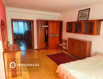 2-комнатная квартира, этаж 3 из 5, 62 м², на длительный срок