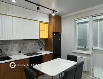 2-комнатная квартира, этаж 11 из 12, 45 м², посуточно