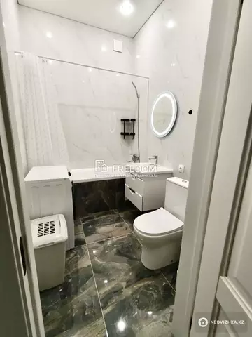 2-комнатная квартира, этаж 9 из 9, 42 м²