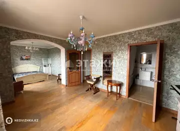 5-комнатная квартира, этаж 5 из 7, 328 м²