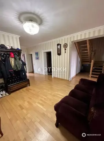 5-комнатная квартира, этаж 5 из 7, 328 м²