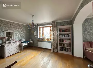5-комнатная квартира, этаж 5 из 7, 328 м²