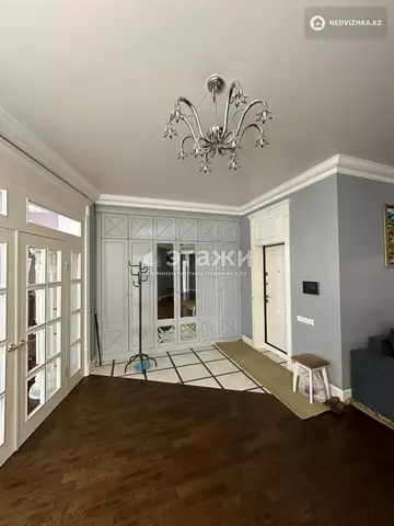 4-комнатная квартира, этаж 4 из 9, 226 м²