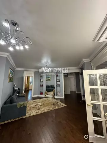 4-комнатная квартира, этаж 4 из 9, 226 м²