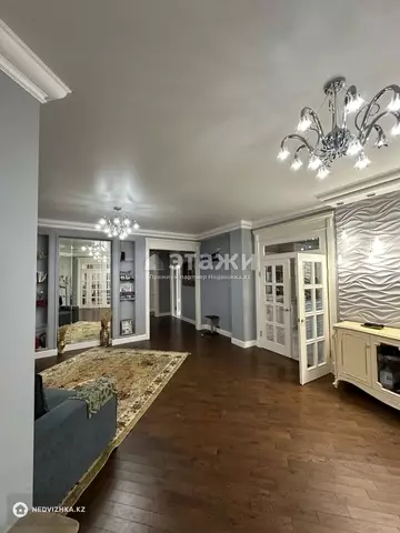 4-комнатная квартира, этаж 4 из 9, 226 м²