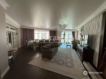 4-комнатная квартира, этаж 4 из 9, 226 м²
