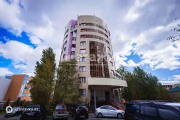 3-комнатная квартира, этаж 8 из 9, 81 м²
