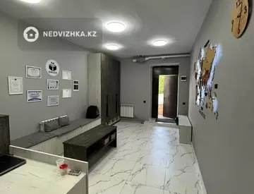 Офисное помещение, этаж 1 из 5, в жилом доме, 124 м²