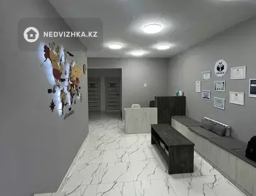 Офисное помещение, этаж 1 из 5, в жилом доме, 124 м²