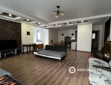 5-комнатный дом, 9 соток, 296 м²