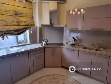 4-комнатная квартира, этаж 10 из 13, 132 м²