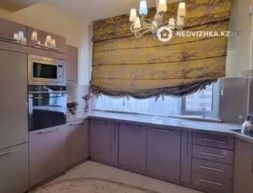 4-комнатная квартира, этаж 10 из 13, 132 м²