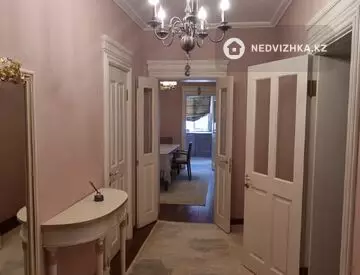 4-комнатная квартира, этаж 10 из 13, 132 м²