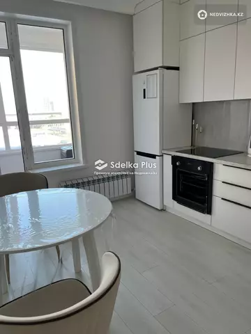 3-комнатная квартира, этаж 8 из 9, 100 м²