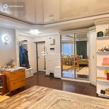 3-комнатная квартира, этаж 4 из 10, 81 м²