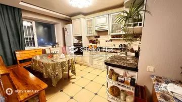 3-комнатная квартира, этаж 4 из 10, 81 м²