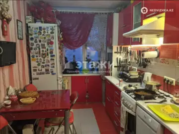 4-комнатная квартира, этаж 3 из 5, 74 м²