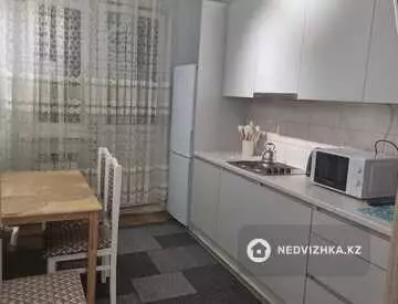 1-комнатная квартира, этаж 13 из 14, 38 м², посуточно