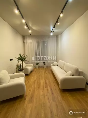 2-комнатная квартира, этаж 17 из 21, 65 м², на длительный срок