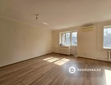 1-комнатная квартира, этаж 4 из 4, 33 м²