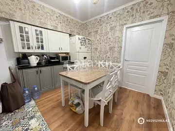 2-комнатная квартира, этаж 3 из 4, 42 м²
