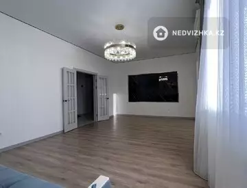 4-комнатная квартира, этаж 5 из 5, 130 м²