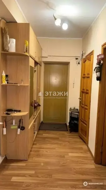 3-комнатная квартира, этаж 4 из 5, 64 м²