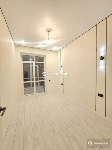 2-комнатная квартира, этаж 4 из 12, 38 м²