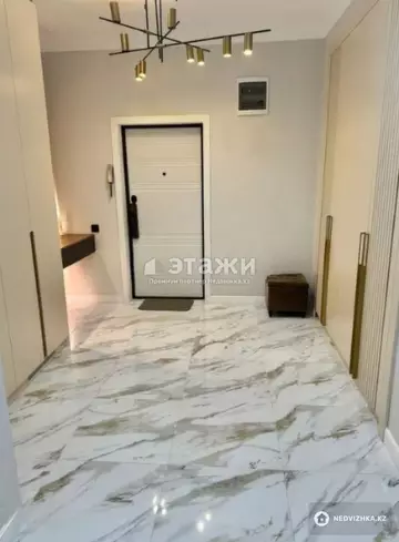 5-комнатная квартира, этаж 16 из 18, 225 м²