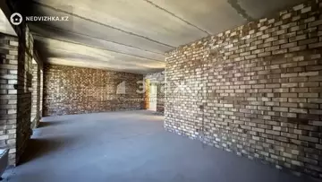 4-комнатная квартира, этаж 8 из 9, 186 м²