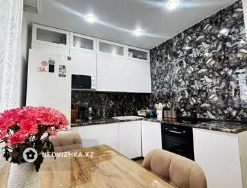 2-комнатная квартира, этаж 9 из 9, 60 м²