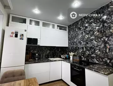 2-комнатная квартира, этаж 9 из 9, 60 м²