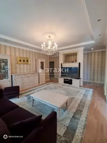 5-комнатная квартира, этаж 17 из 20, 209 м²