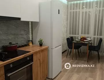 1-комнатная квартира, этаж 4 из 9, 37 м², посуточно