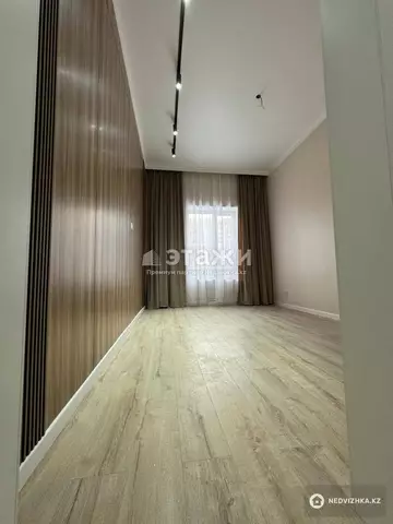 1-комнатная квартира, этаж 1 из 12, 37 м²