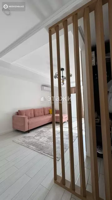 2-комнатная квартира, этаж 4 из 5, 60 м²