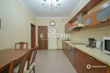 4-комнатная квартира, этаж 5 из 22, 134 м², на длительный срок