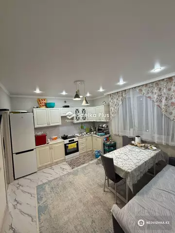 3-комнатная квартира, этаж 8 из 10, 81 м²