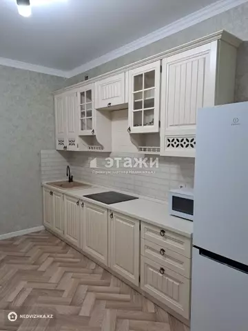 1-комнатная квартира, этаж 3 из 10, 42 м²
