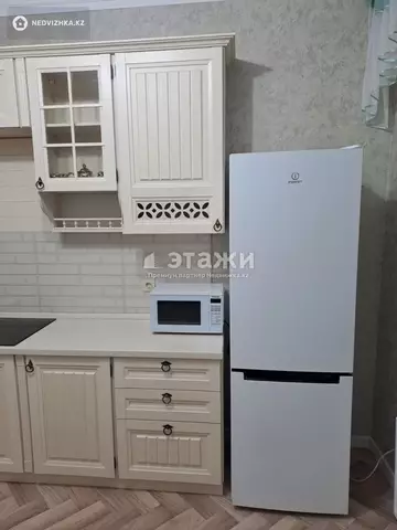1-комнатная квартира, этаж 3 из 10, 42 м²