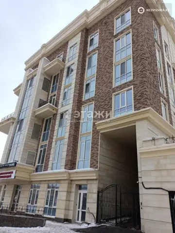 4-комнатная квартира, этаж 3 из 6, 137 м²